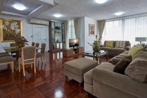 Apartment in Soi Langsuan flr3 (1)