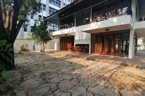 Beautiful Newly Renovated single house for rent in Nanglinjee,Yennakart Sathorn (2)