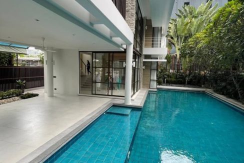 House With Private Swimming  Pool in Thonglor (1)