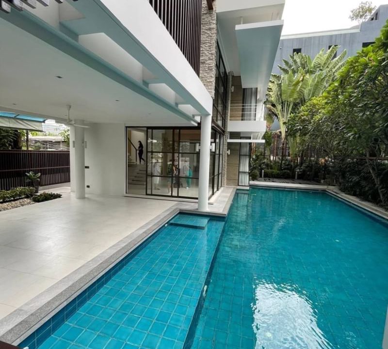 House With Private Swimming  Pool in Thonglor (1)