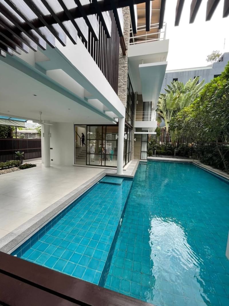 ให้เช่าบ้านพร้อมสระว่ายน้ำส่วนตัวในโซนทองหล่อ House With Private Swimming Pool in Thonglor For Rent