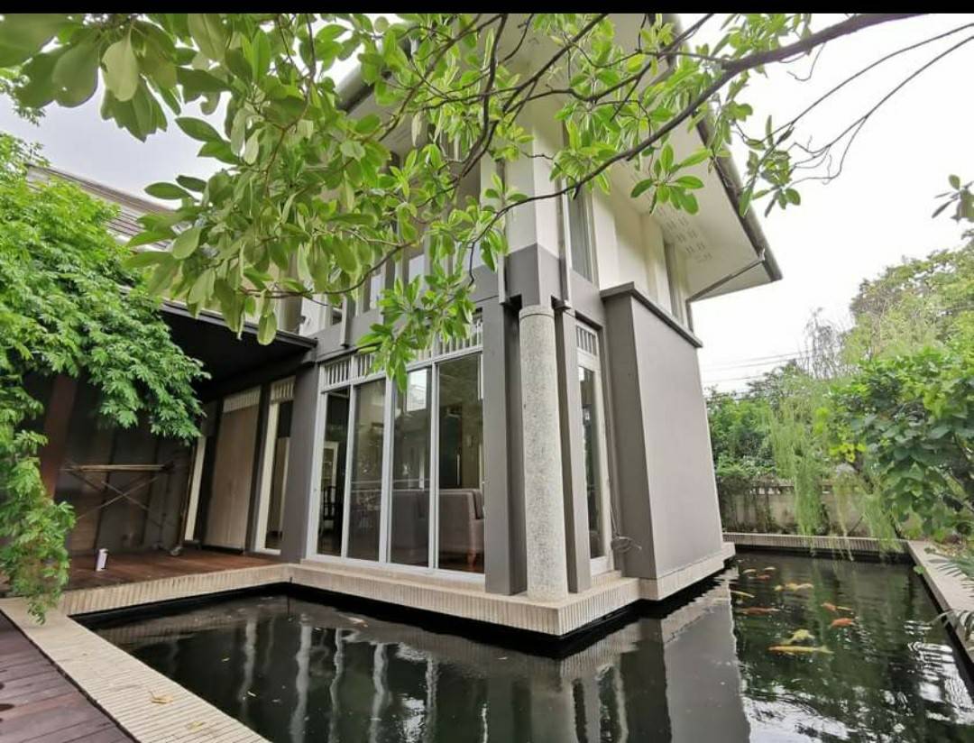 ให้เช่าบ้านหรูใจกลางเมือง ระหว่าง BTS อโศกและพร้อมพงษ์ Luxury house for rent, mid Sukhumvit, between BTS Asoke and Prompong, MRT Sukhumvit and Sirikit in high-demand private family compound,