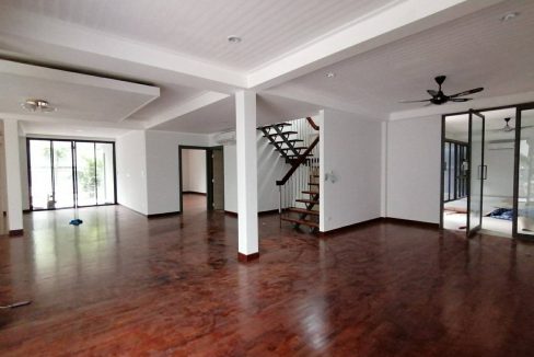 Single House with Private swimming pool Phrompong (2)