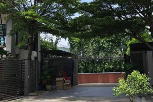 Sukhumvit 49 House with private swimming pool (10)