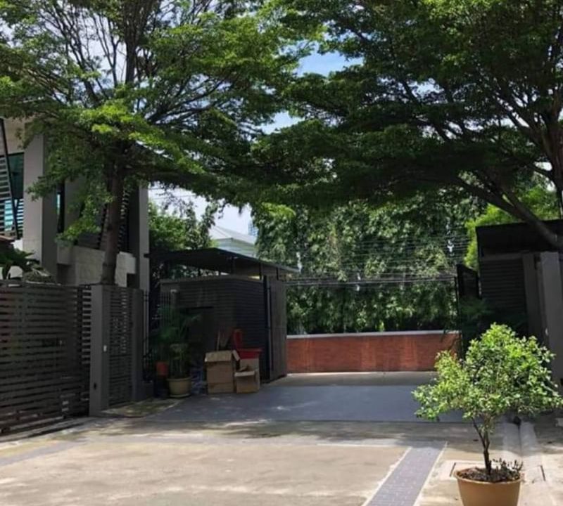 Sukhumvit 49 House with private swimming pool (10)