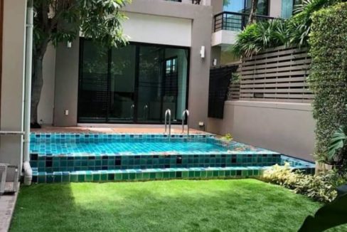 Sukhumvit 49 House with private swimming pool (8)
